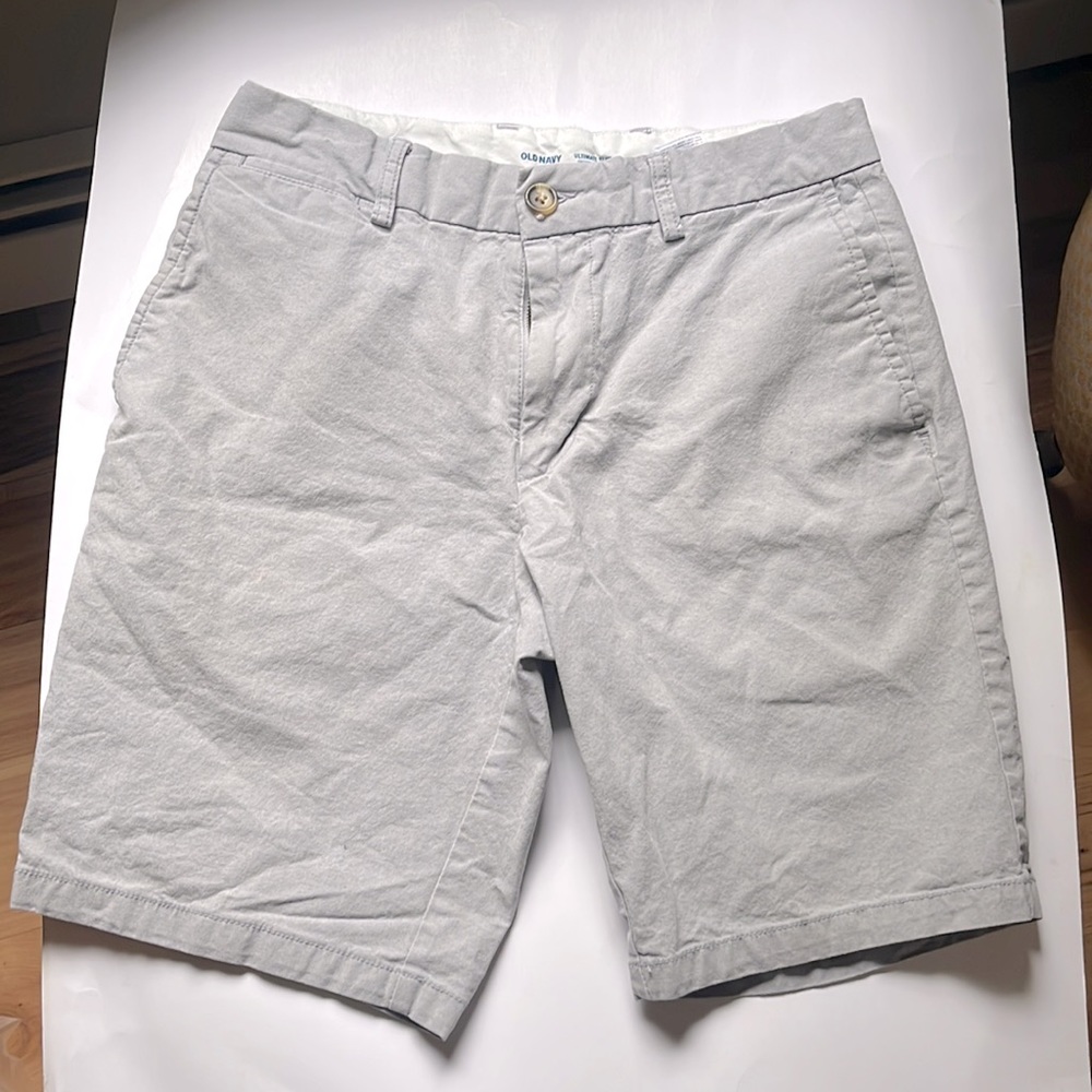 Old Navy mens gray slim shorts. Size 30 — Used good condition
